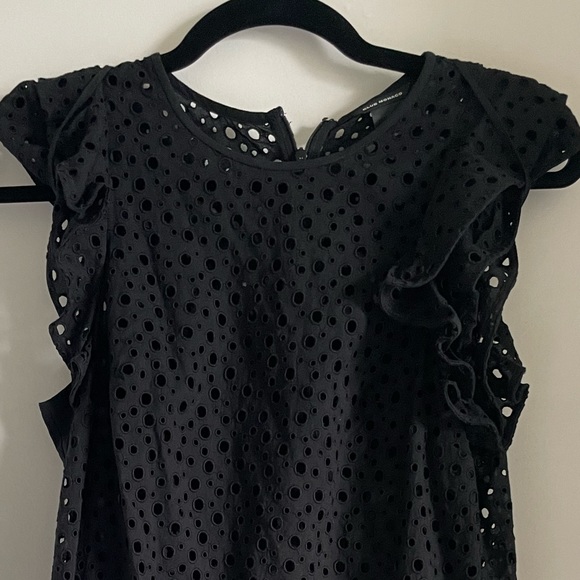 Club Monaco eyelet dress with ruffled sleeves and comes with black liner - Picture 3 of 3